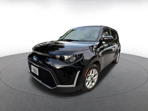 Used 2025 Kia Soul LX w/ LX Technology Package FWD image 7