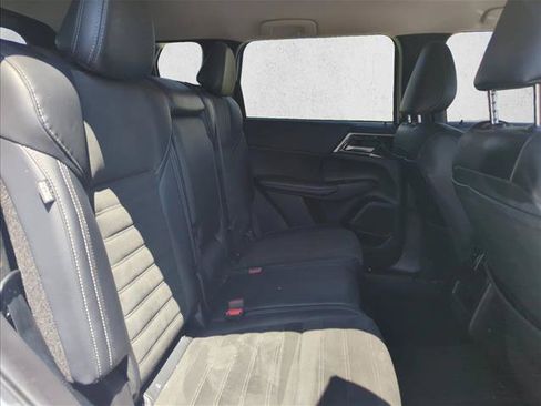 Used 2024 Mitsubishi Outlander SE FWD image 25