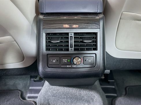 Used 2013 Toyota Avalon Limited FWD image 32