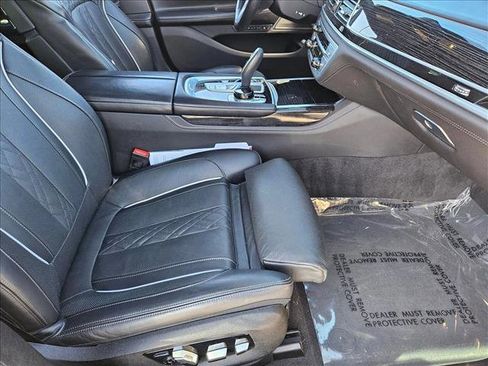 Certified 2022 BMW 750i xDrive w/ Executive Package image 18