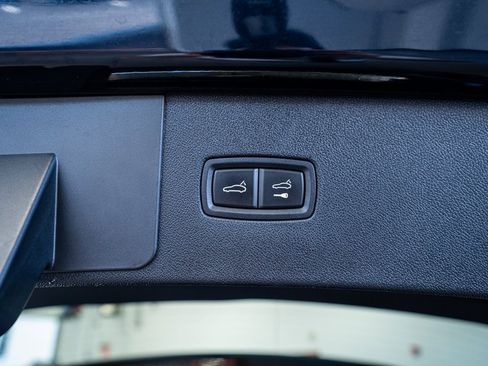 Used 2022 Porsche Cayenne Platinum Edition image 61