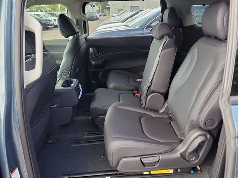 New 2026 Kia Carnival SX w/ SX Dark Edition Package FWD image 16