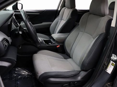 Used 2022 Subaru Outback Premium image 9