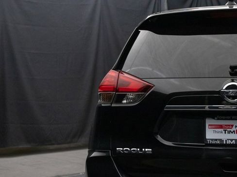 Used 2017 Nissan Rogue S image 12