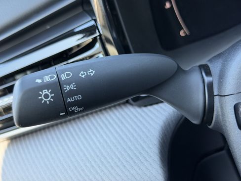 Used 2025 Toyota Camry SE image 25