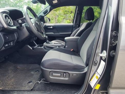 Used 2021 Toyota Tacoma TRD Off-Road w/ Technology Package AWD/4WD image 9