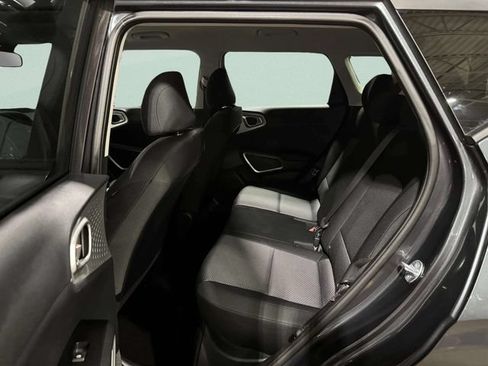 Used 2025 Kia Soul LX w/ LX Technology Package FWD image 21
