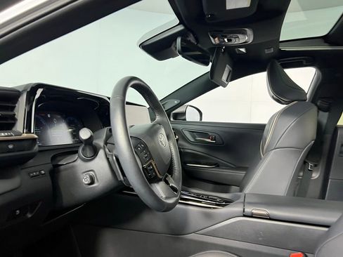 Used 2025 Toyota Crown Platinum image 24