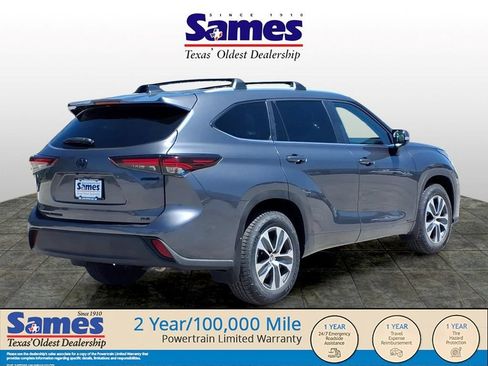 Used 2024 Toyota Highlander XLE AWD/4WD image 5