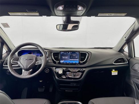 New 2026 Chrysler Pacifica Select image 24
