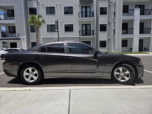 Used 2014 Dodge Charger SE RWD image 5