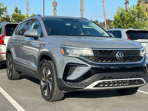 Used 2023 Volkswagen Taos SE AWD/4WD image 2