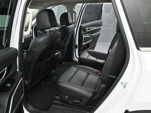 Used 2024 Kia Telluride EX w/ EX Captain's Chair Package image 17