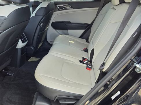 Used 2024 Kia Sportage EX FWD image 13