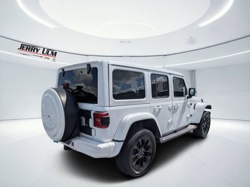 Used 2021 Jeep Wrangler Unlimited Sahara AWD/4WD image 3