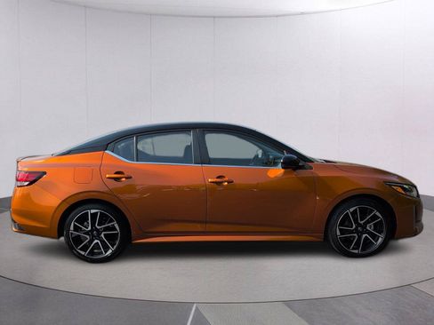 Used 2025 Nissan Sentra SR FWD image 8