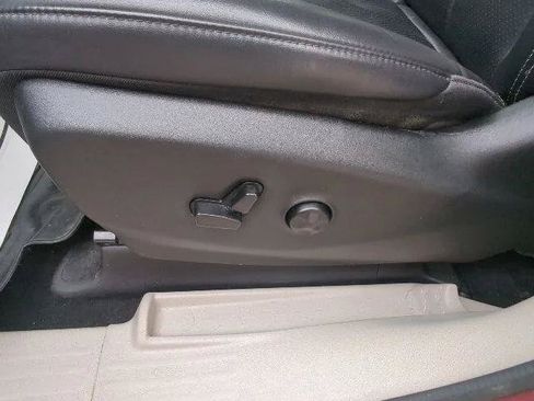 Certified 2023 Chrysler Pacifica Touring-L FWD image 11