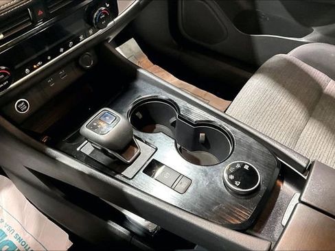 Used 2021 Nissan Rogue SV image 18