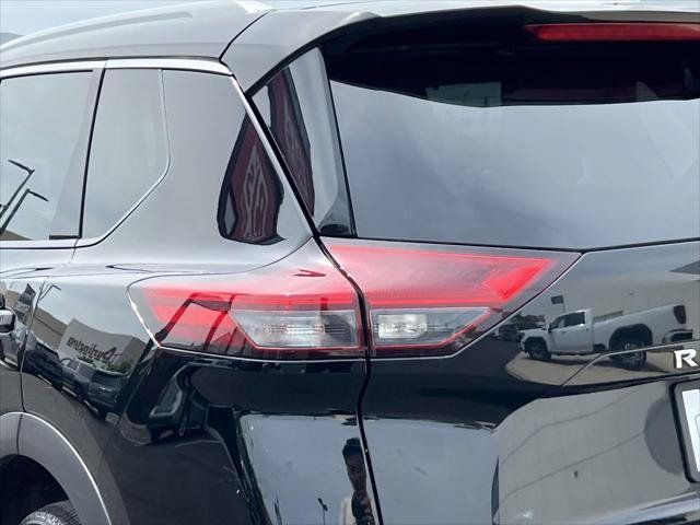 Used 2021 Nissan Rogue SL AWD/4WD image 13