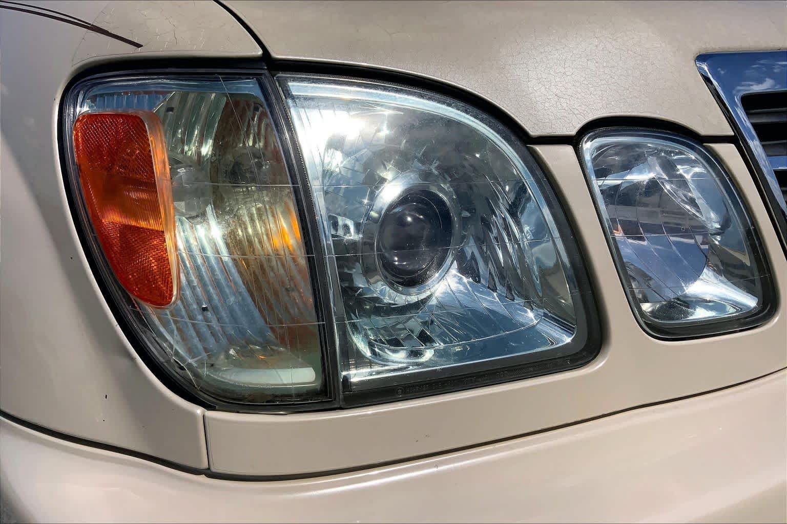 Used 2005 Lexus LX 470 4WD w/ Preferred Accessory Pkg image 26