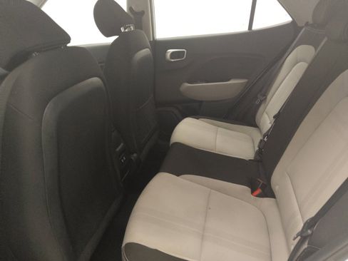 Used 2024 Hyundai Venue SEL image 18