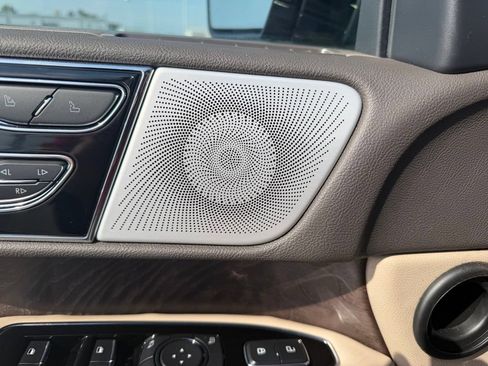 Used 2022 Lincoln Navigator L Reserve RWD image 18