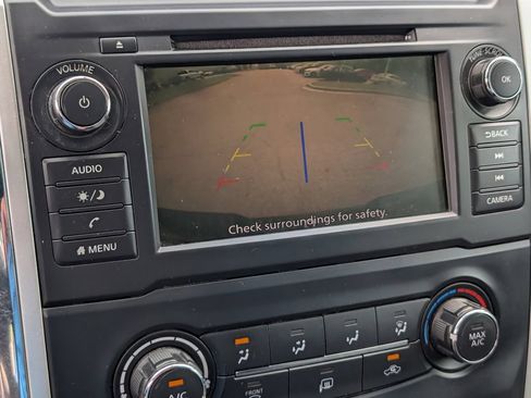 Used 2019 Nissan Titan SV RWD image 19