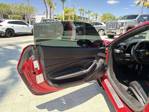 Used 2021 Ferrari F8 Tributo RWD image 28