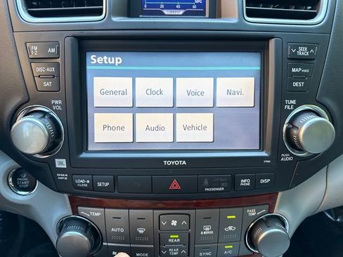 Used 2012 Toyota Highlander Limited w/ Tow Pkg AWD/4WD image 16