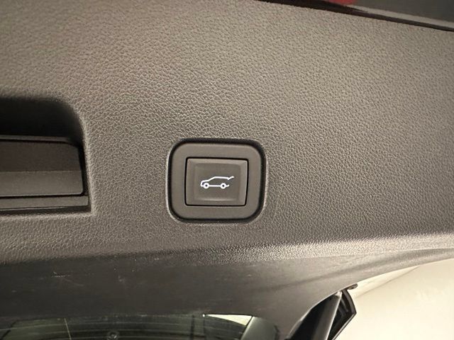 Used 2025 Buick Enclave Preferred AWD/4WD image 23