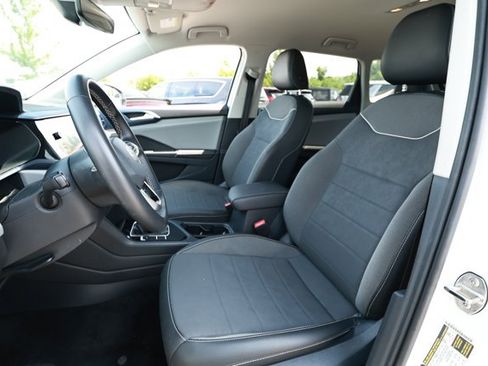 Used 2024 Volkswagen Taos SE FWD image 22