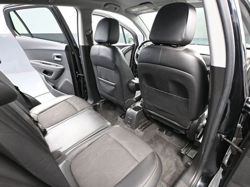 Used 2020 Chevrolet Trax LT w/ LT Convenience Package AWD/4WD image 37