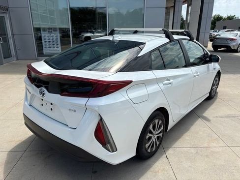 Used 2022 Toyota Prius Prime XLE FWD image 7
