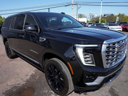 Used 2026 GMC Yukon XL Denali w/ Sun & Power Step Package AWD/4WD image 3