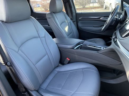 Used 2023 Buick Enclave Essence image 14
