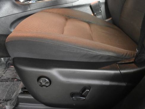 Used 2018 Jeep Grand Cherokee Laredo AWD/4WD image 12