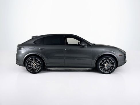 Used 2022 Porsche Cayenne Turbo S image 6