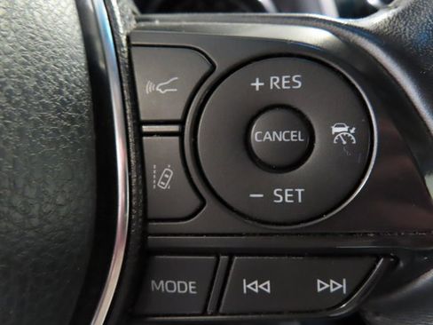 Used 2020 Toyota Camry SE image 21