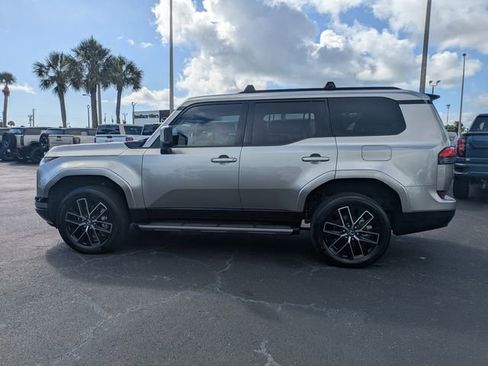 Used 2024 Lexus GX 550 w/ Accessory Package (2T) AWD/4WD image 7