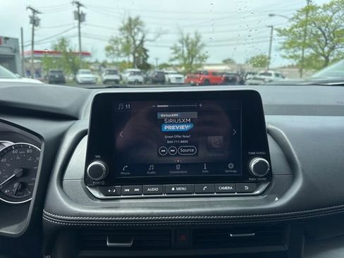 Used 2025 Nissan Rogue SV AWD/4WD image 16