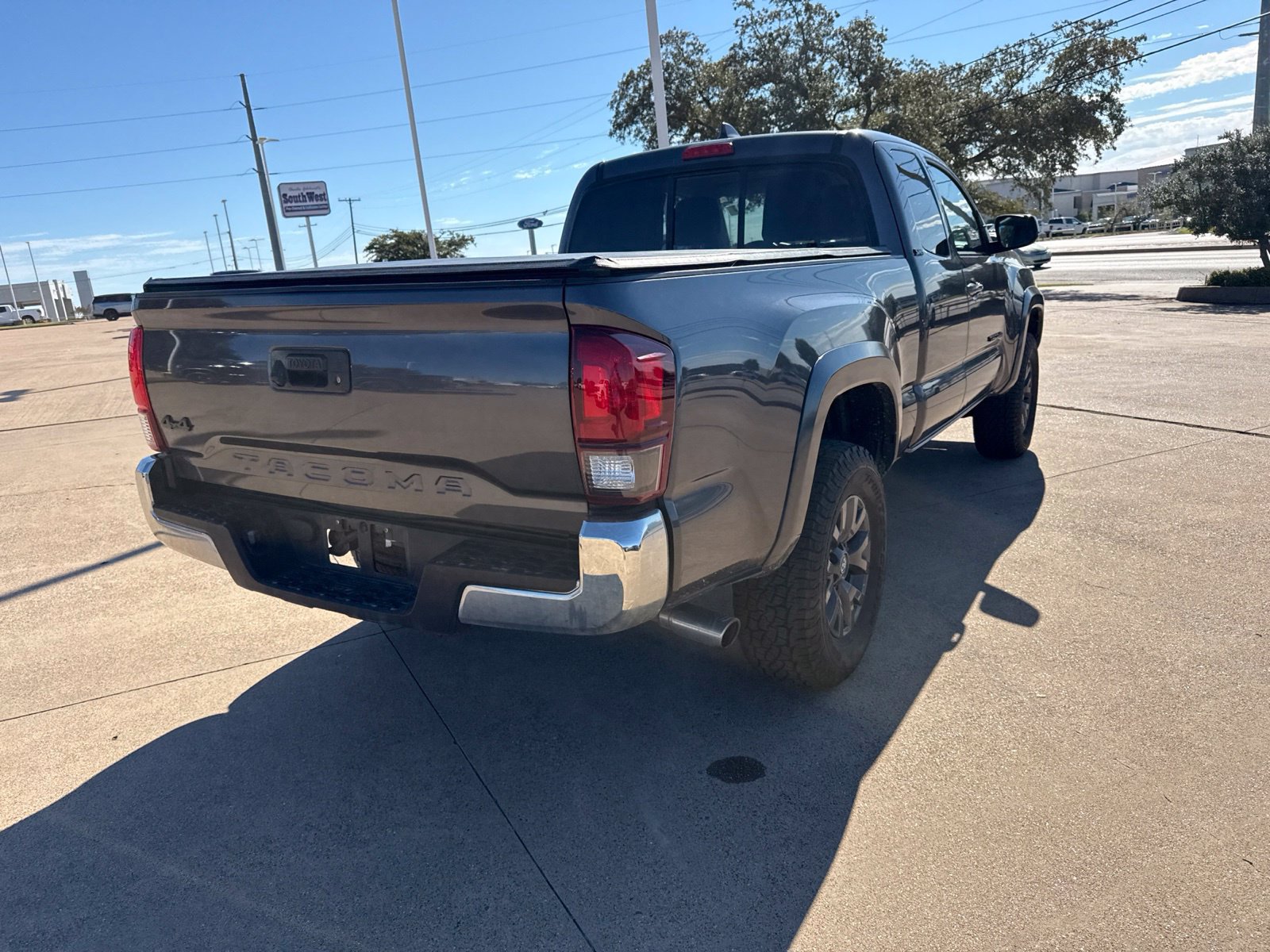 Used 2023 Toyota Tacoma SR5 w/ SR5 Appearance Package AWD/4WD image 7
