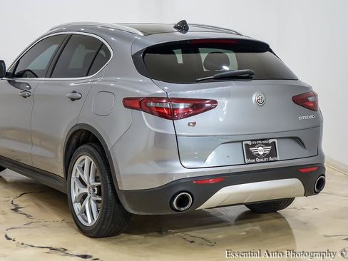 Used 2018 Alfa Romeo Stelvio AWD image 9