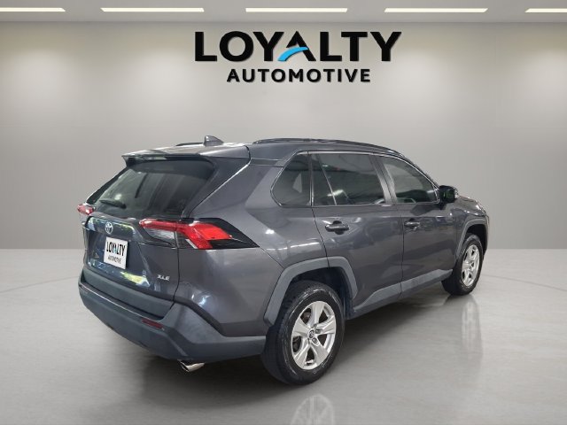 Used 2020 Toyota RAV4 XLE w/ Convenience Package FWD image 5