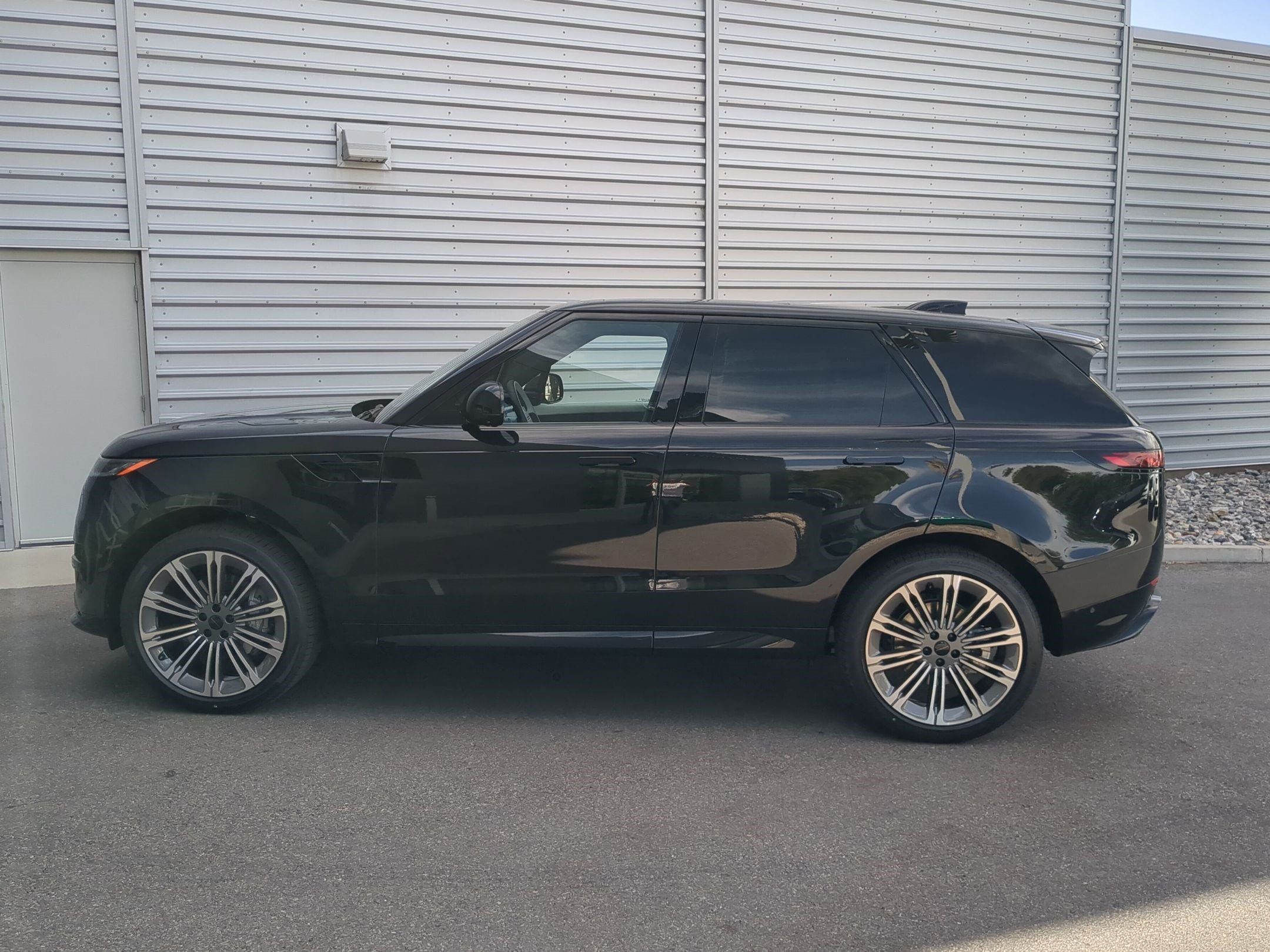 New 2026 Land Rover Range Rover Sport Dynamic SE AWD/4WD image 8