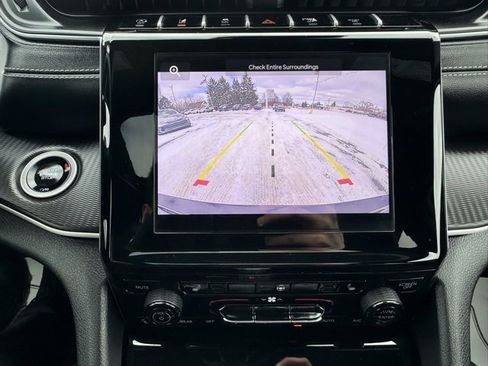 Used 2024 Jeep Grand Cherokee L Altitude image 35