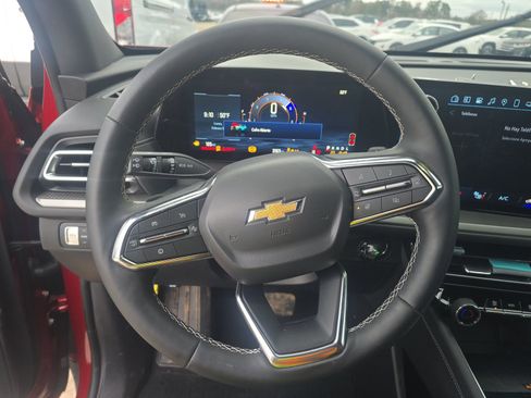 Used 2025 Chevrolet Traverse LT w/ Driver Confidence Package image 11