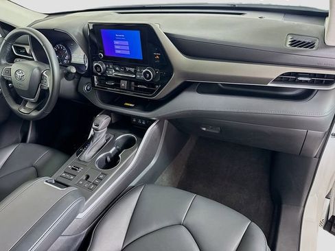 Certified 2023 Toyota Highlander XLE image 31