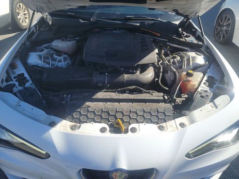 Used 2018 Alfa Romeo Giulia AWD image 19