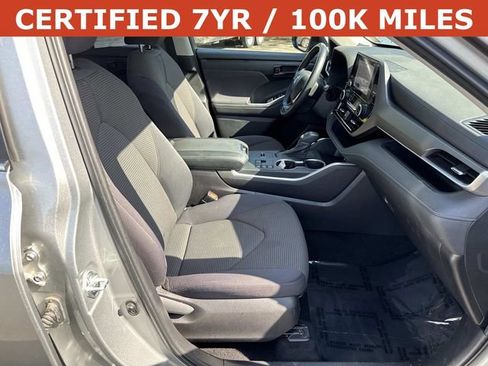 Used 2023 Toyota Highlander LE FWD image 9