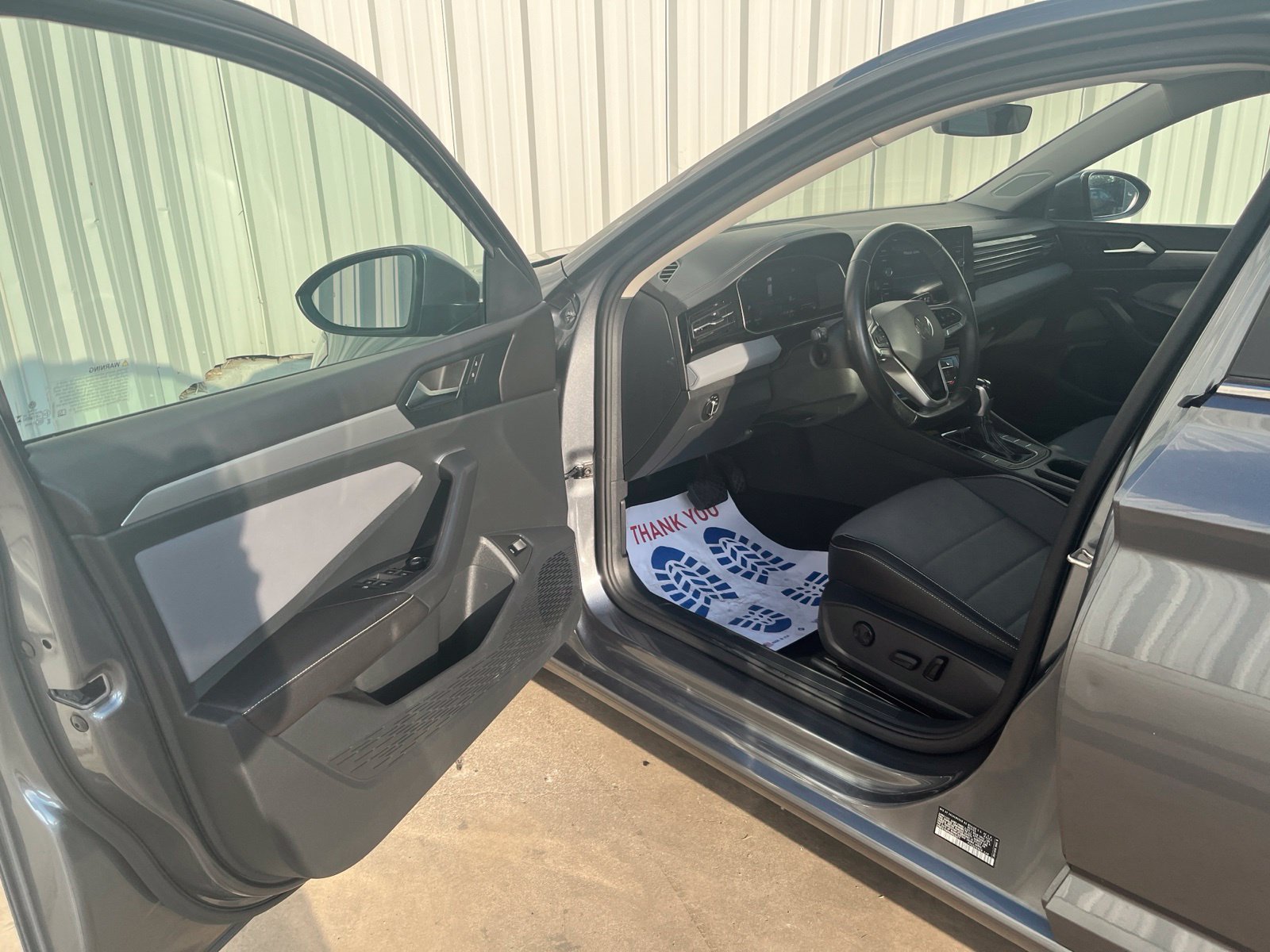 Used 2025 Volkswagen Jetta SE FWD image 10